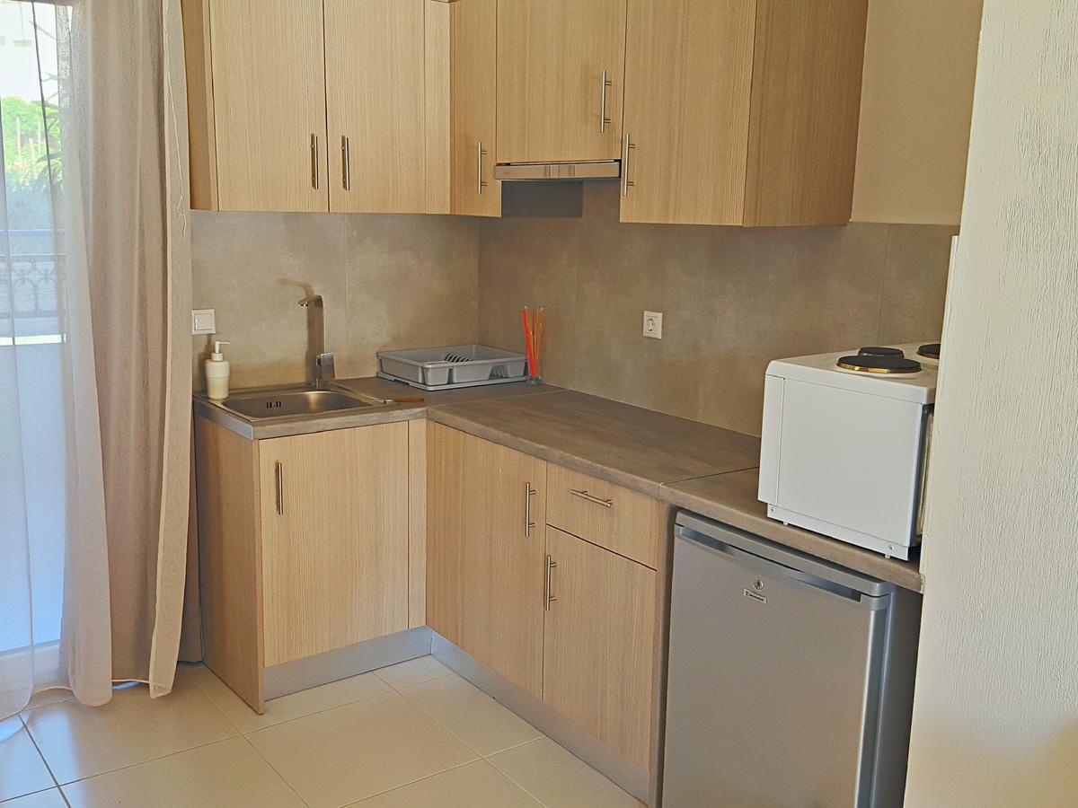 Minimalistic Apartment Near The Sea Гуве Экстерьер фото